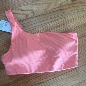 Never worn lululemon ribbed nulu yoga bra.